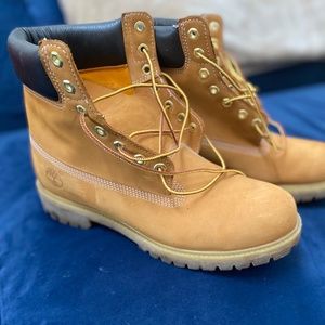 Mens Timberland boots - barely worn